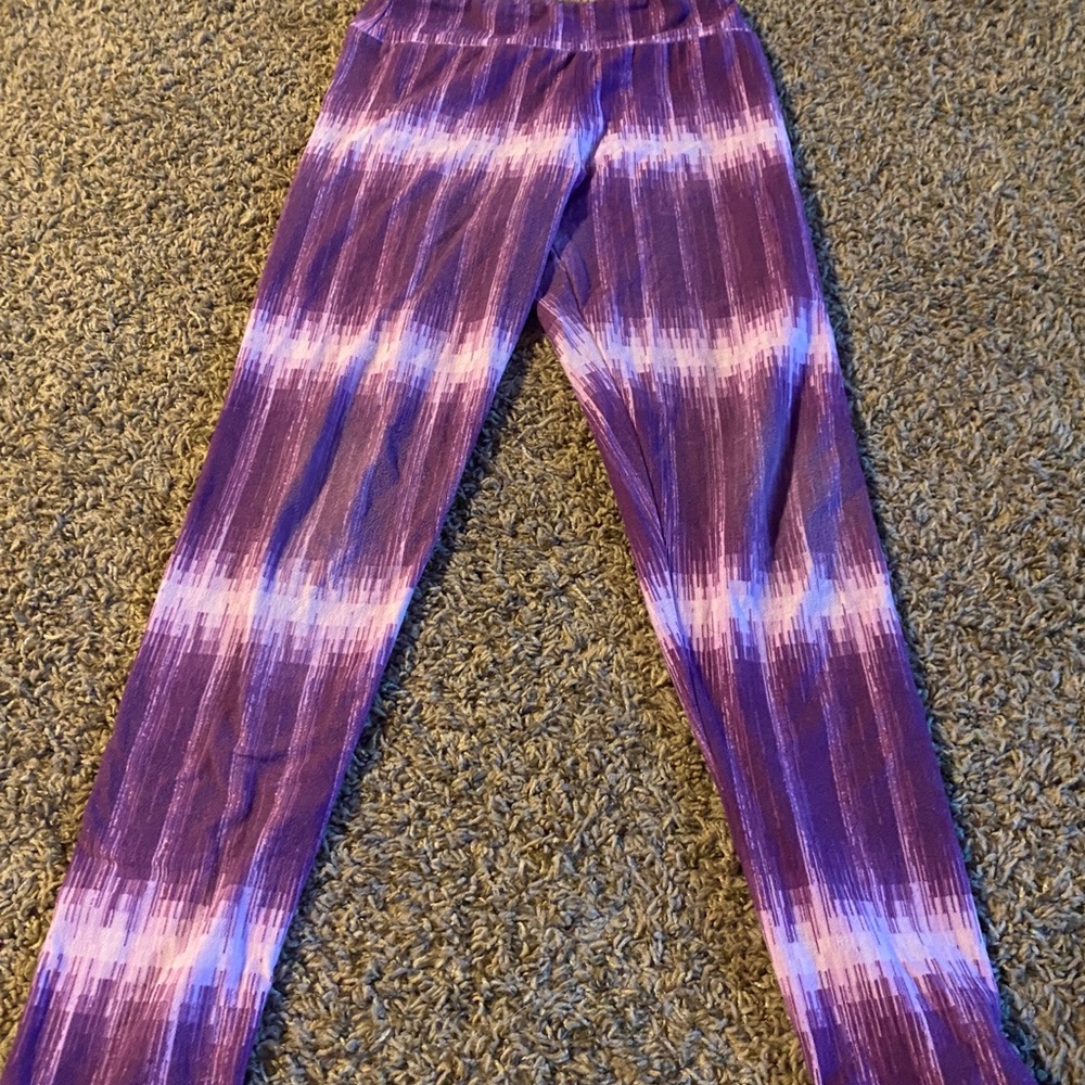 Luluroe Purple leggings. Very cute